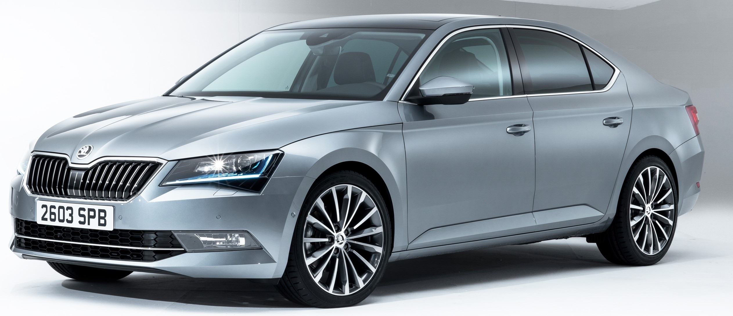 Škoda Superb Review | Motors.co.uk