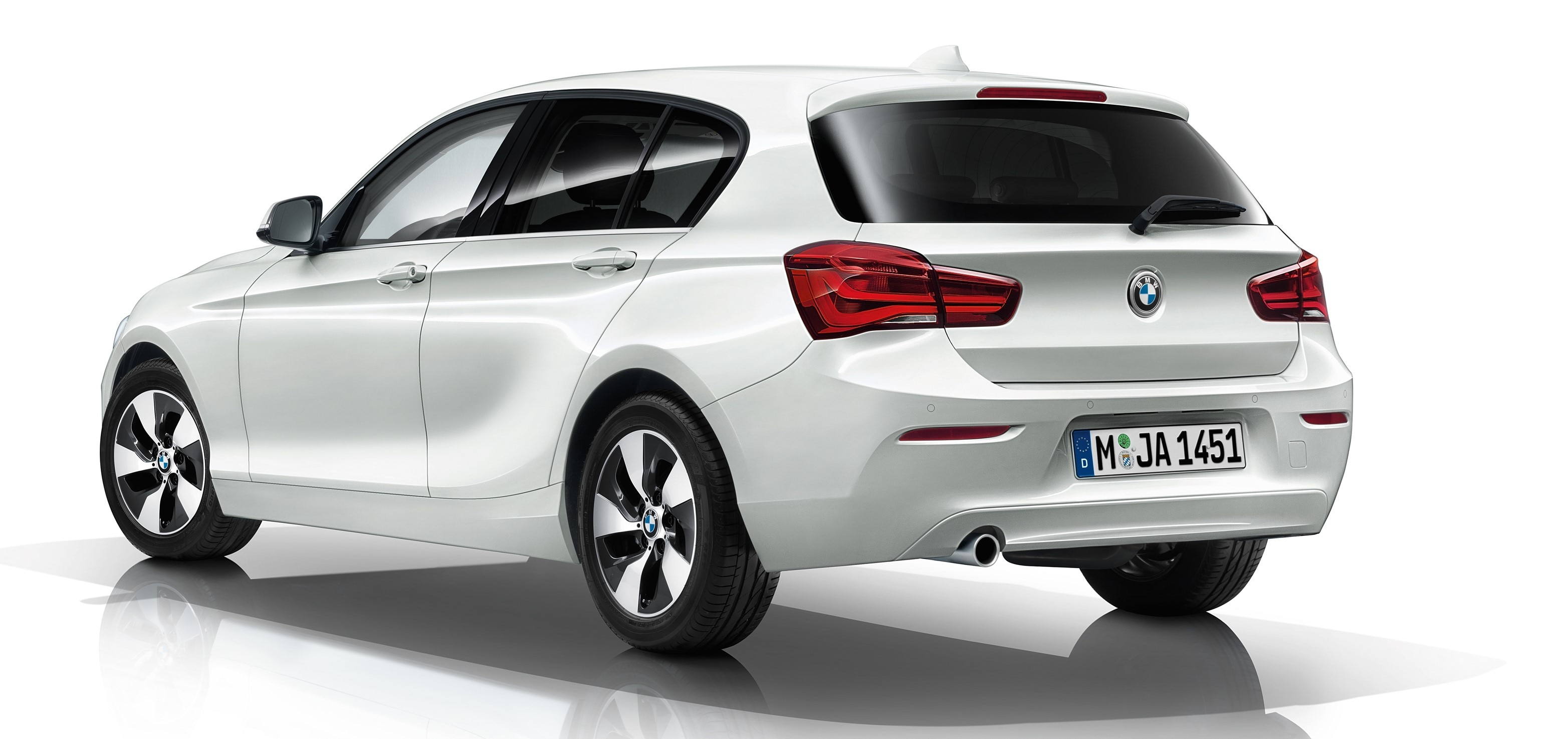 Rear-wheel drive has not damaged the BMW's credibility in this category. It has also been said that the six-speed manual gearbox takes some getting used to.