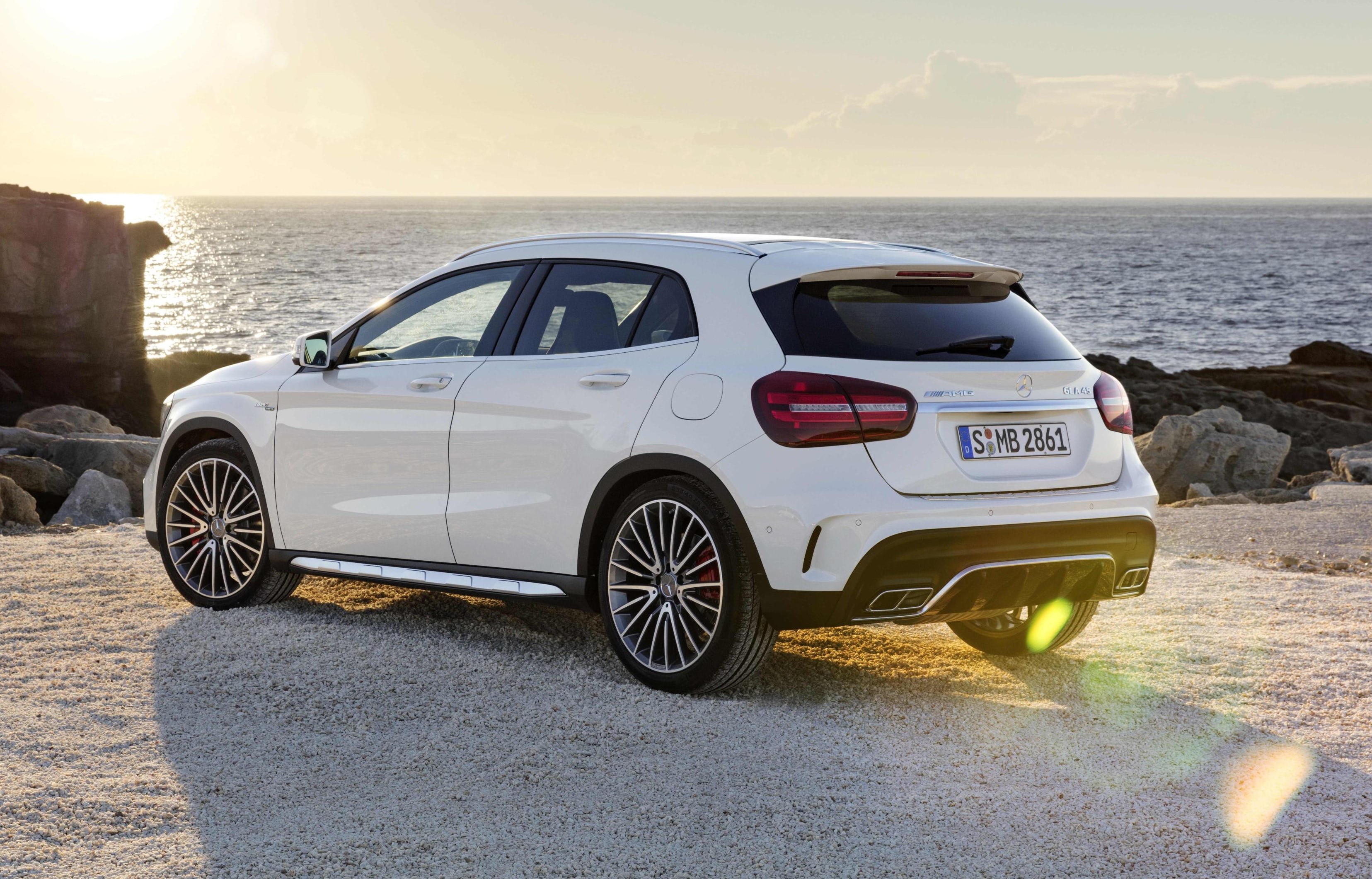 Mercedes-Benz GLA Review | Motors.co.uk