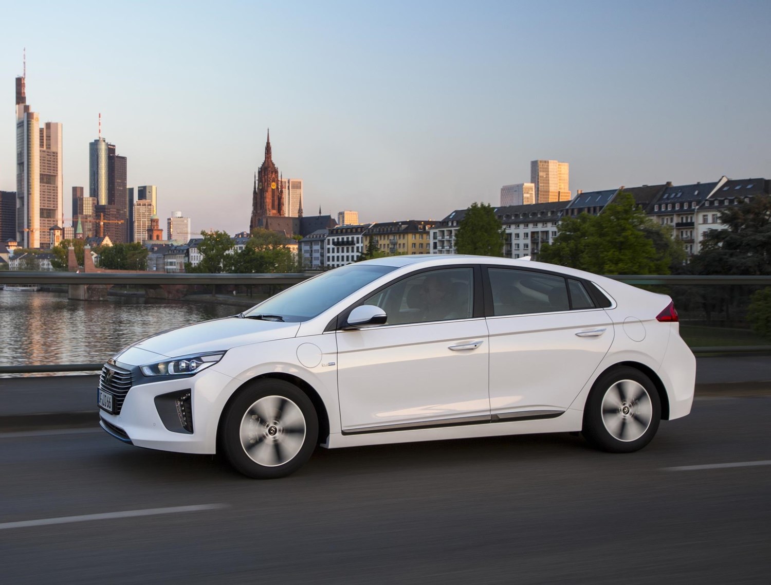 Hyundai Ioniq review Motors.co.uk