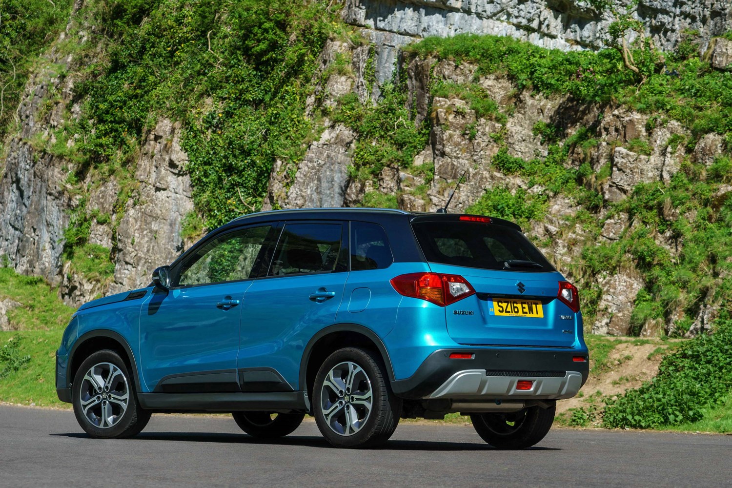Suzuki Vitara 2019 review Motors.co.uk